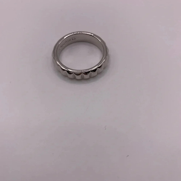 🖤 Lia Sophia silver tone ring size 11 - Picture 1 of 3